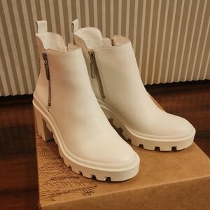 Gianni Bini White Ankle Boots with Chunky Sole and Chelsea Style